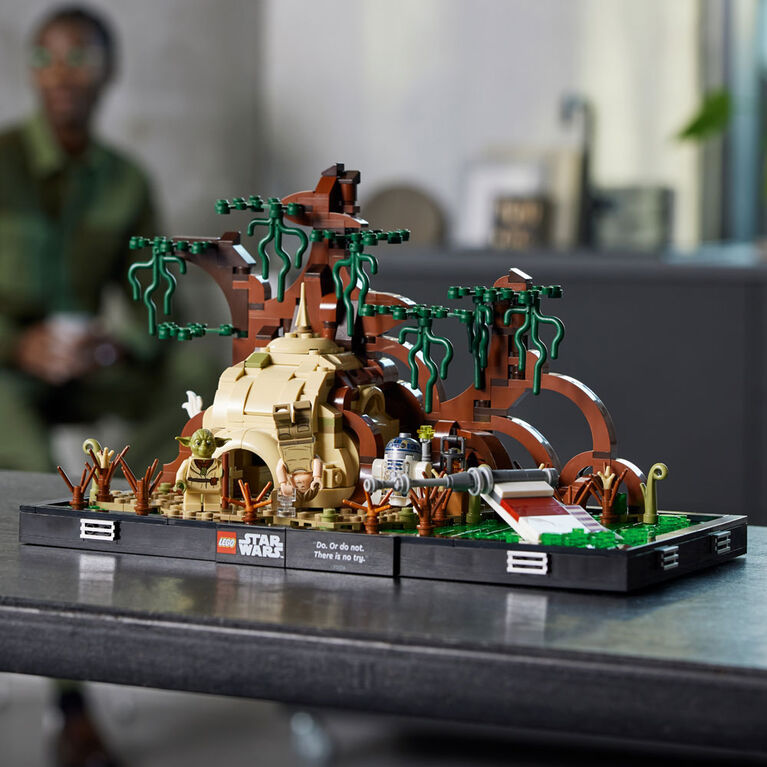 LEGO Star Wars Diorama de l'entraînement Jedi sur Dagobah 75330 ; Ensemble de construction (1000 pièces)