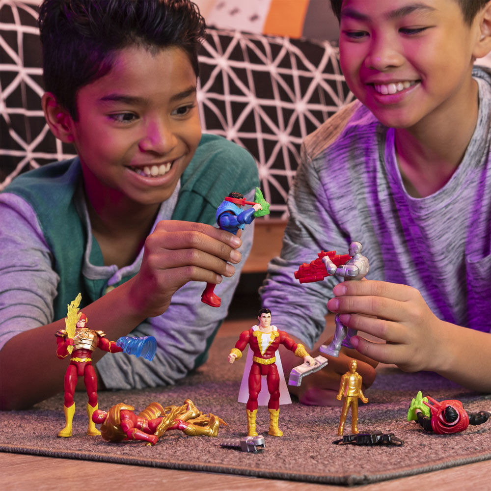 DC Comics, 4-Inch AQUAMAN Action Figure with 3 Mystery Accessories