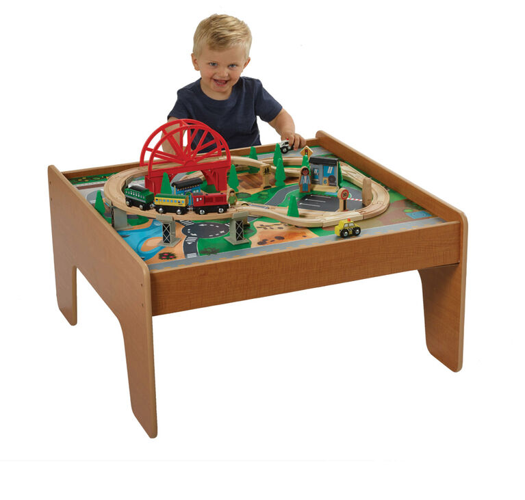 Train en bois, assortiment de rails et de routes