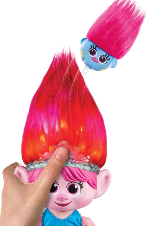 DreamWorks Trolls: Band Together HAIR POPS Showtime Surprise Queen Poppy Plush with Lights, Sounds and Accessories