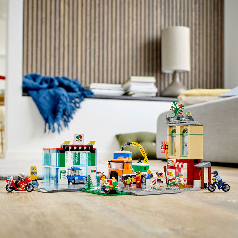 LEGO My City Town Center 60292 (790 pieces)