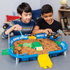 Monster Jam, Coffret Monster Dirt Arena de 60 cm avec 907 g de Monster Dirt et monster truck Monster Jam exclusif en métal moulé à l'échelle 1:64 - Édition anglaise