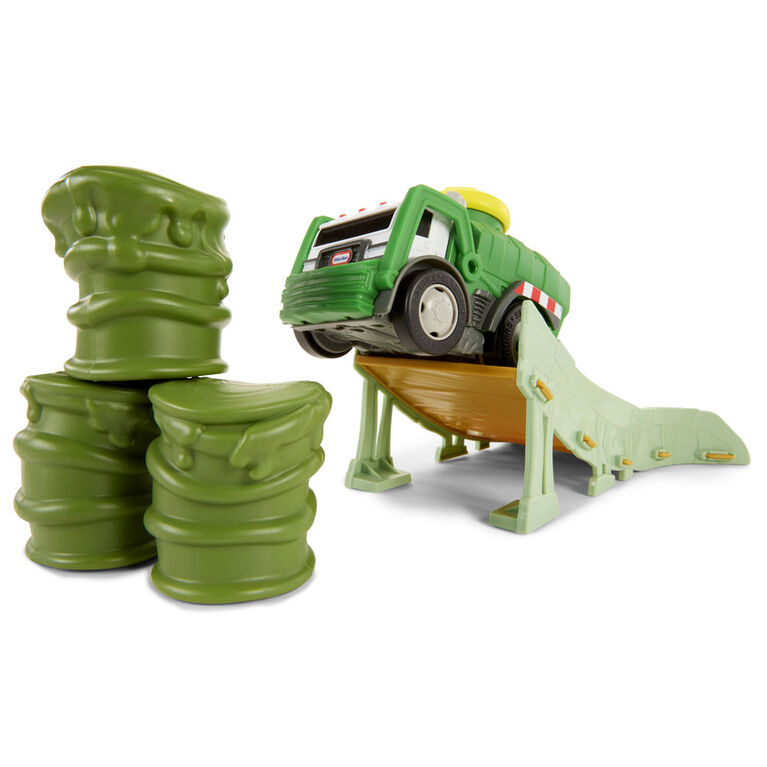 Little Tikes Slammin Racers Scrapyard Derby Exclusive Toys R Us Canada A garbage truck drives the race track like furious and crashes everything that comes its way! little tikes slammin racers scrapyard derby exclusive