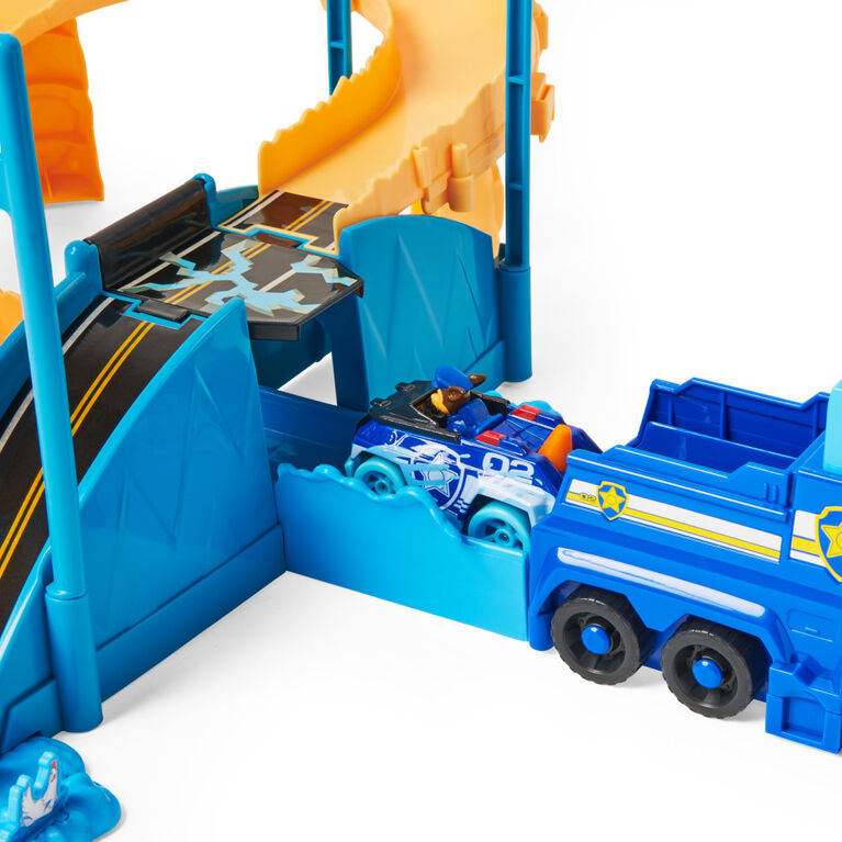 PAW Patrol, True Metal Chase Rescue Track Set with Exclusive Chase Die-Cast Vehicle, 1:55 Scale