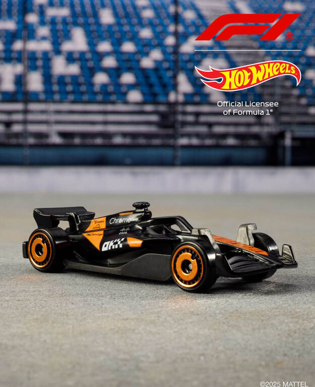 Hot Wheels 5-Pack Race Team, Set of 5 Formula 1-Themed 1:64 Scale Die-Cast Toy Cars