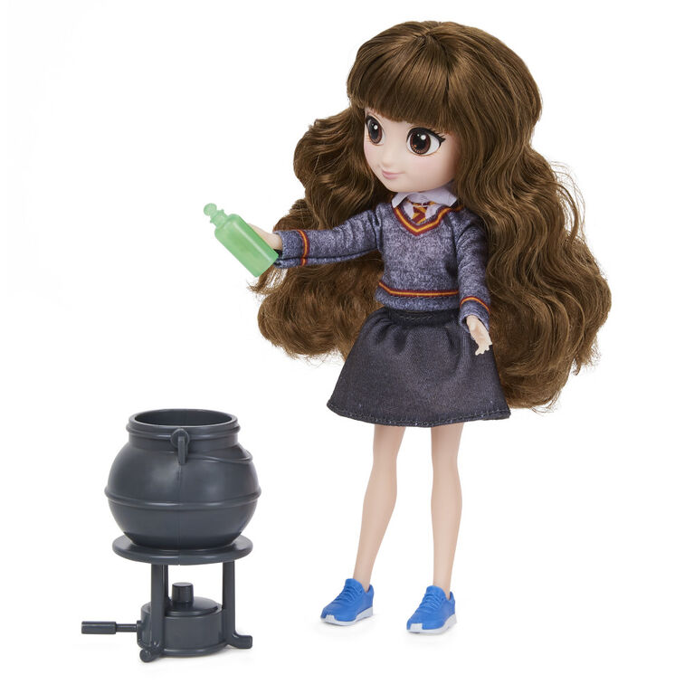 Wizarding World, Coffret cadeau poupée Brilliant Hermione Granger de 20,3 cm avec 5 accessoires et 2 tenues