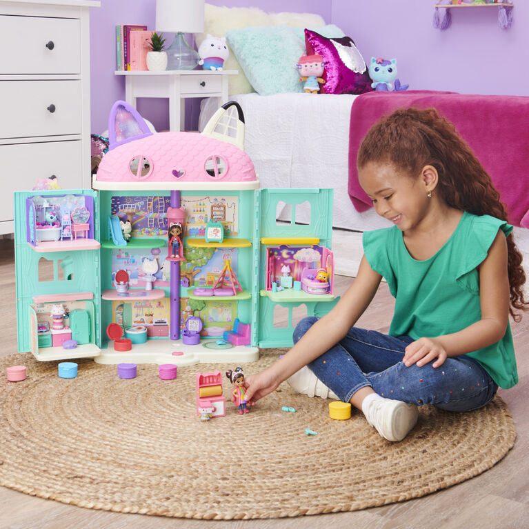 DreamWorks Gabby's Dollhouse, Art Studio Set with 2 Toy Figures, 2 Accessories, Delivery and Furniture Piece