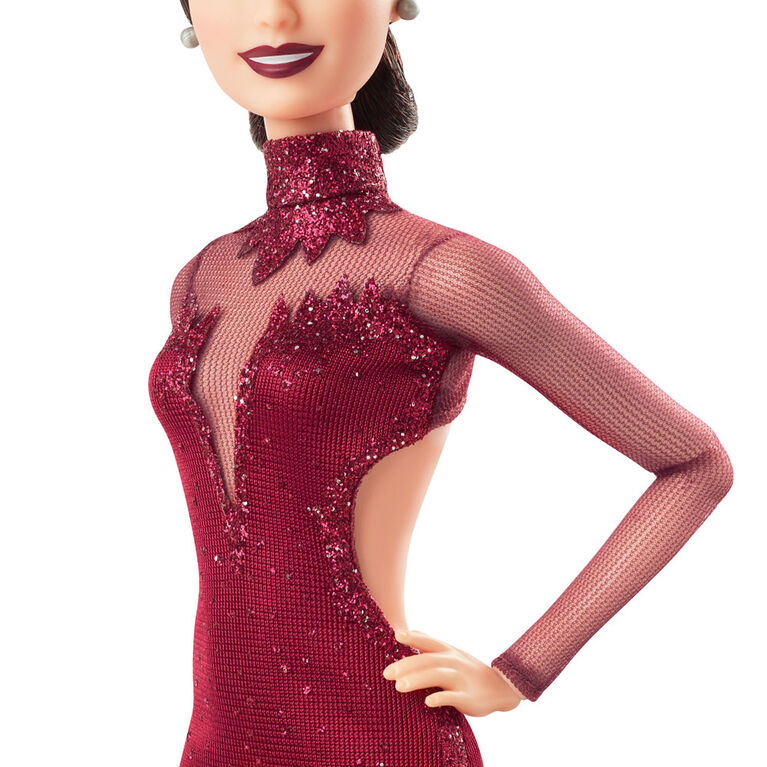 Poupée ​Tessa Virtue Barbie Shero articulée, vêtue d'une tenue de patineuse artistique pourpre et de patins à glace