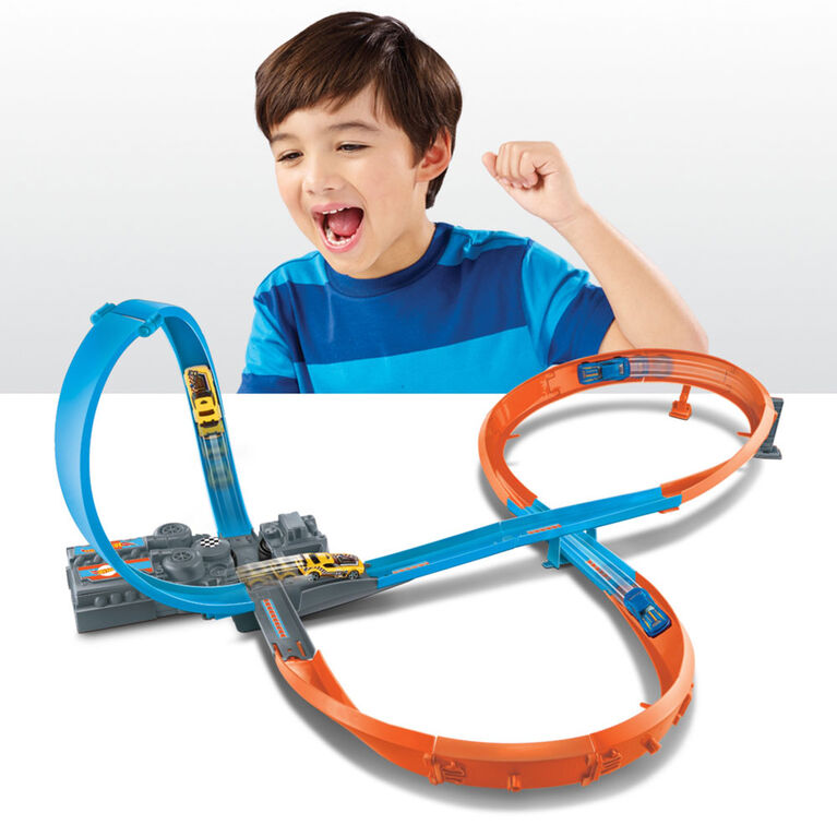 Hot Wheels Figure 8 Raceway With Loop Motorized for Speed