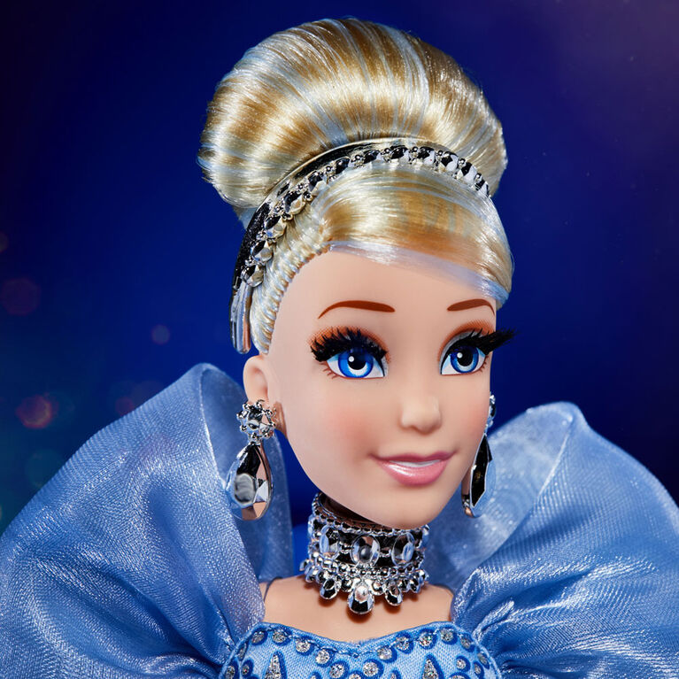 Disney Princess, série Style, Cendrillon style des Fêtes, poupée mannequin de collection pour Noël 2020 avec accessoires