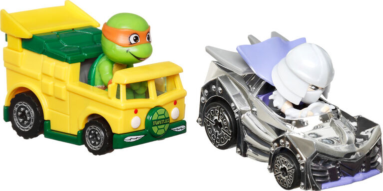 Hot Wheels RacerVerse Die-Cast Cars, Set of 2 Toy Vehicles with Character Drivers Optimized for RacerVerse Track (Styles May Vary)