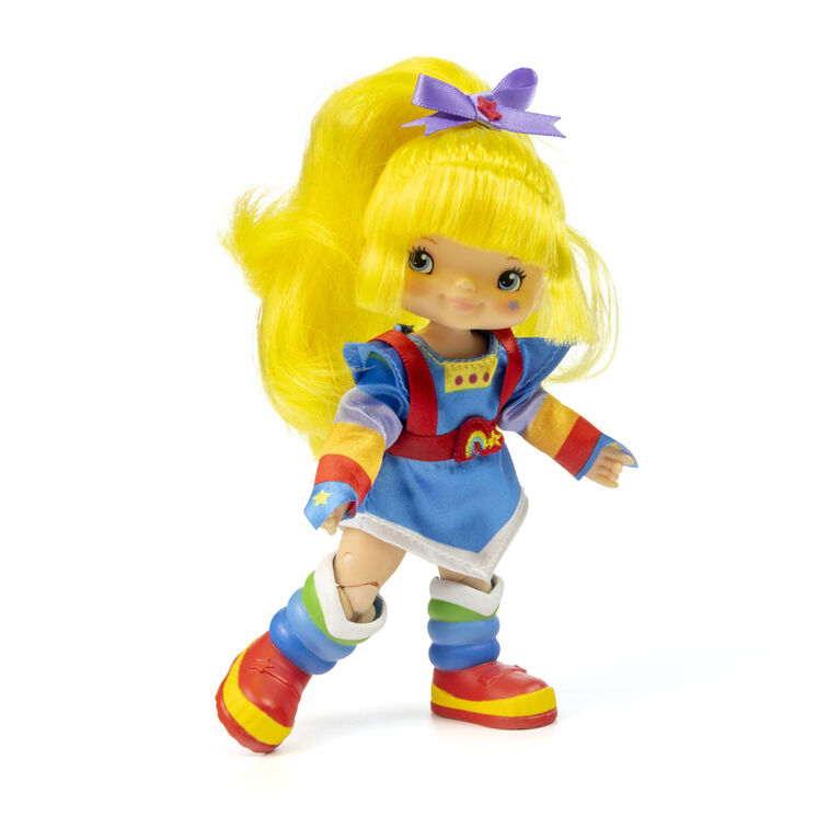 Poupée de mode articulée Blondine au pays de l'arc-en-ciel 5,5 po