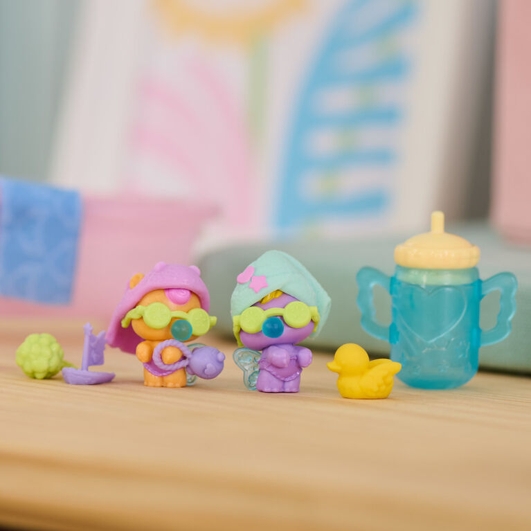 Hatchimals Alive, Make a Splash Playset with 15 Accessories, Bathtub, 2 Color-Change Mini Figures in Self-Hatching Eggs