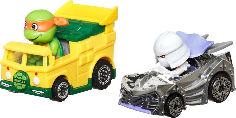 Hot Wheels RacerVerse Die-Cast Cars, Set of 2 Toy Vehicles with Character Drivers Optimized for RacerVerse Track (Styles May Vary)