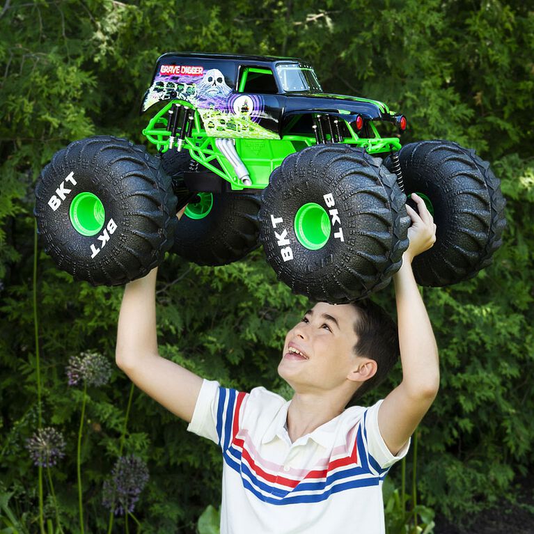 Monster Jam, Monster truck tout-terrain radiocommandée Mega Grave Digger officiel, échelle 1:6.