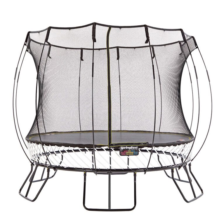 Trampoline Springfree, moyen, 3 m, forme ronde avec enceinte de sécurité.