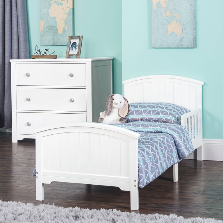 Hampton Toddler Bed with Rails, Matte White Toys R Us Canada