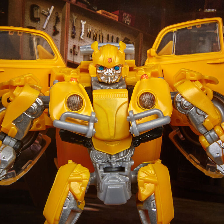 Transformers Studio Series 18 Deluxe Transformers: Bumblebee - Bumblebee