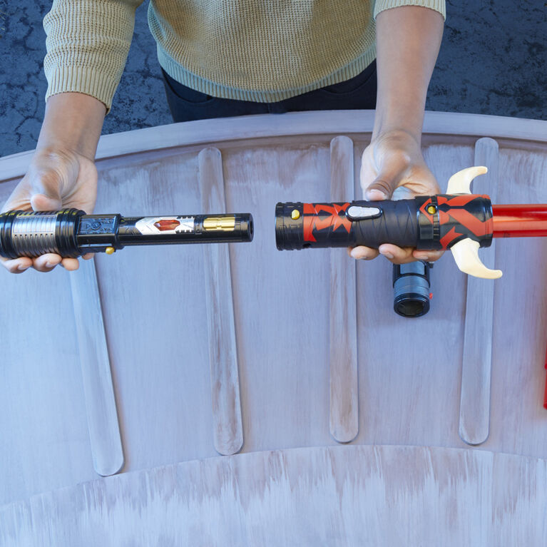 Star Wars Lightsaber Forge, Sabre laser électronique de Darth Maul à double lame rouge