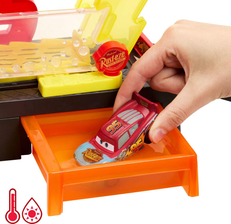 Disney and Pixar Cars Color Changers Race Ready Car Wash Playset & Color Changing Lightning McQueen