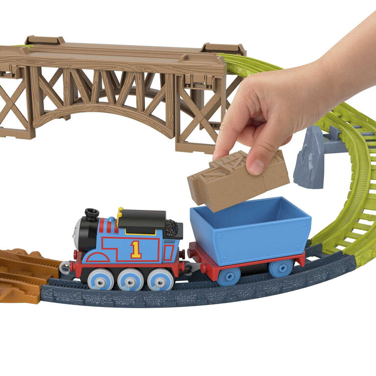Thomas and Friends Bridge Delivery Train Set, Diecast Thomas with Loop of Track and Bridge - R Exclusive