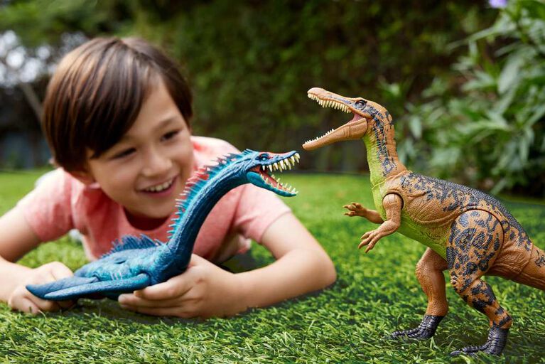 Jurassic World Gigantic Trackers