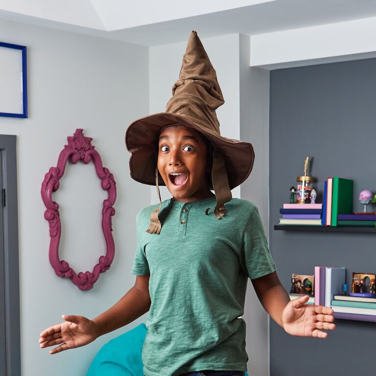 Wizarding World Harry Potter, Talking Sorting Hat with 15 Phrases for Pretend Play