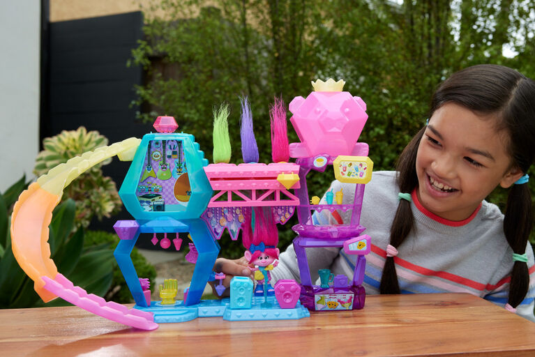  Mattel ​DreamWorks Trolls Band Together Toys, Mount Rageous  Playset with Queen Poppy Small Doll & 25+ Accessories, 4 Hair Pops (  Exclusive) : Toys & Games