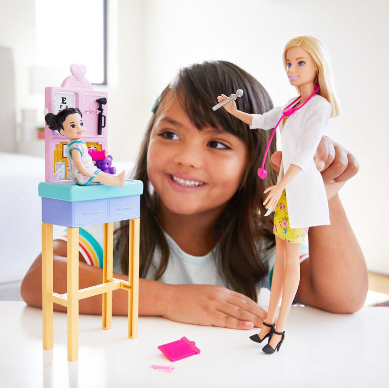 ​Barbie Pediatrician Playset, Doll (12-in/30.40-cm), Exam Table, X-ray, Stethoscope, Tool, Clip Board, Patient Doll, Teddy Bear