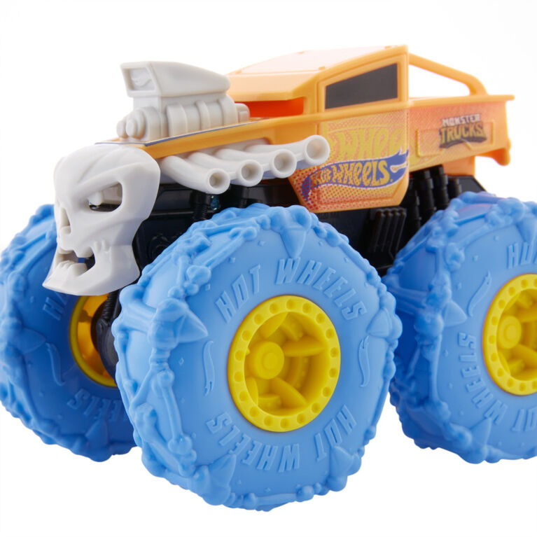 Hot Wheels Monster Trucks Twisted Tredz Bone Shaker Vehicle