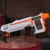 Nerf Ultra - Blaster Three, à pompe, chargeur intégré 8 fléchettes, 8 fléchettes Nerf Ultra, compatible uniquement avec fléchettes Nerf Ultra