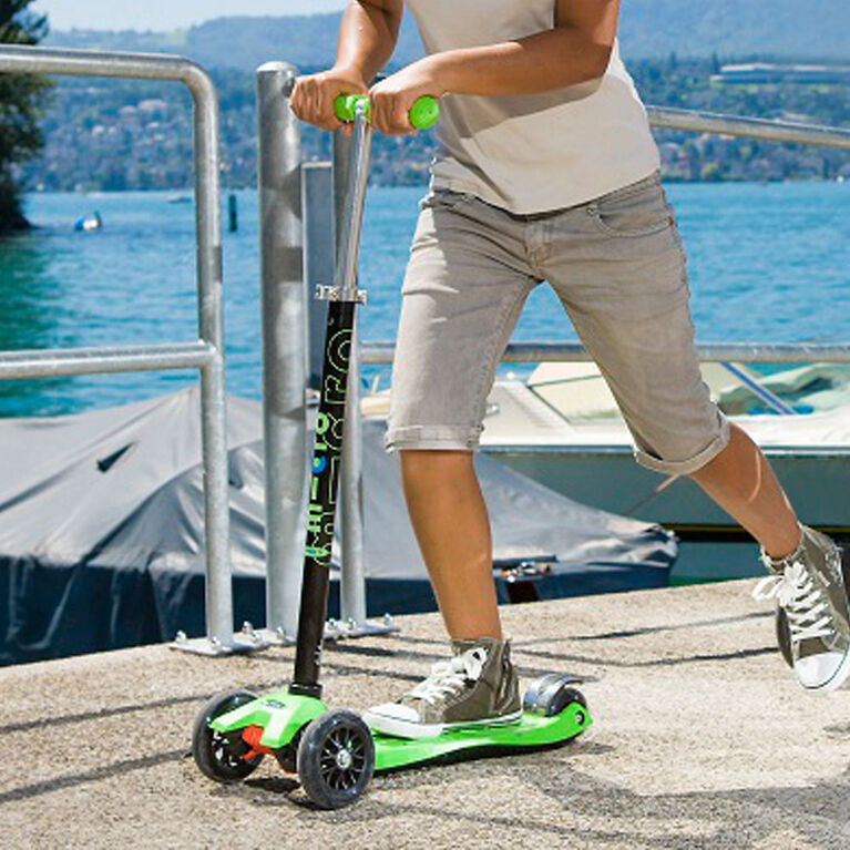 Micro Scooters Maxi Micro Classic Led Kickboard Green - R Exclusive