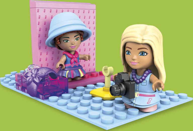 MEGA Barbie Building Toy Kit Malibu Dream House with 2 Micro-Dolls (303 Pieces)