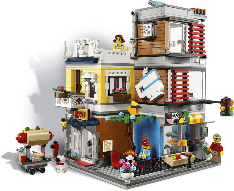 LEGO Creator Townhouse Pet Shop & Cafe 31097 (969 pieces)