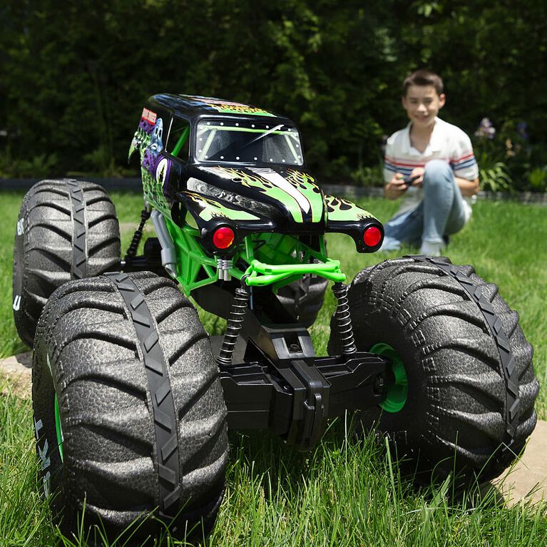 Monster Jam, Official Mega Grave Digger All-Terrain Remote Control Monster Truck with Lights, 1:6 Scale