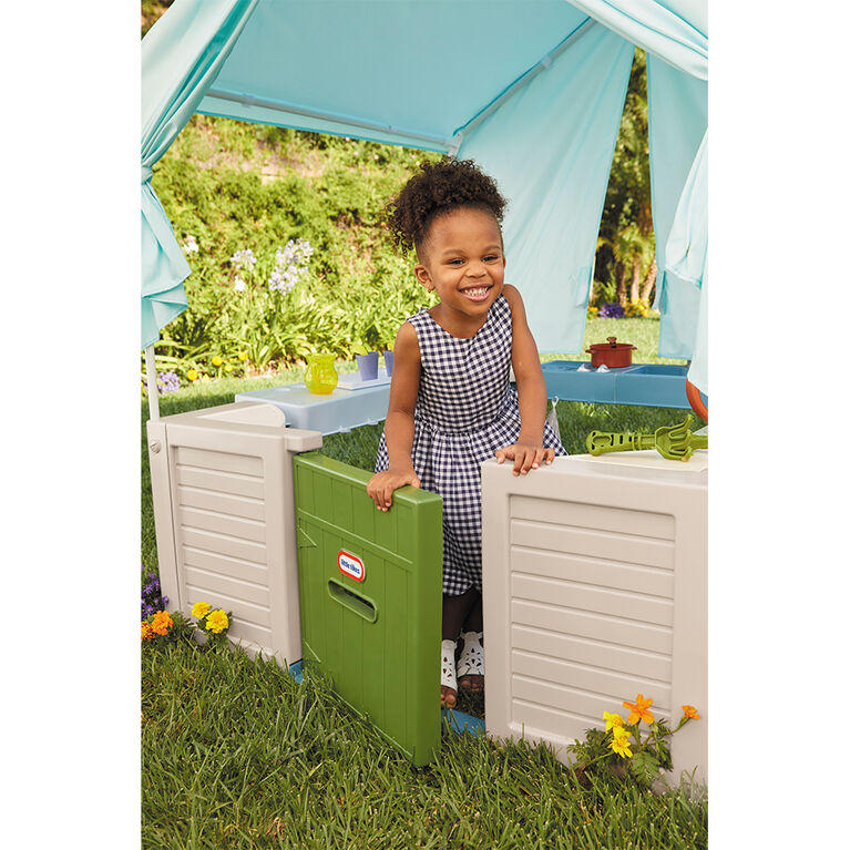 Maisonnette de jeu de rôle de jardin Little Tikes avec cuisine factice, jardin et auvent