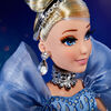 Disney Princess, série Style, Cendrillon style des Fêtes, poupée mannequin de collection pour Noël 2020 avec accessoires