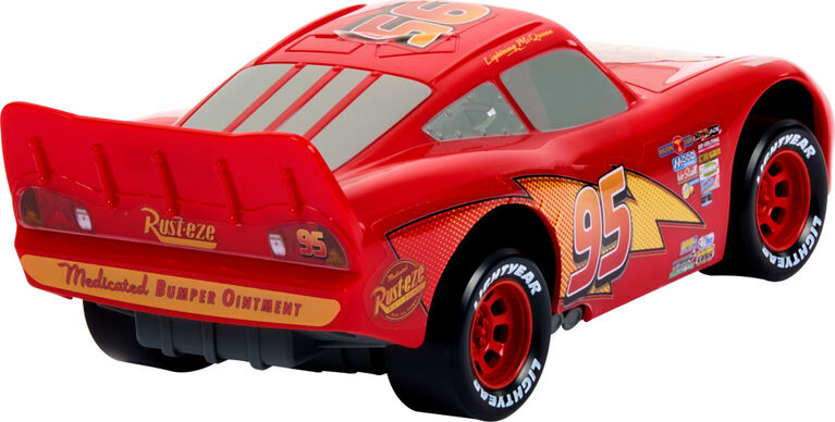 Disney and Pixar Cars Moving Moments Lightning McQueen Toy Car with Moving Eyes and Mouth