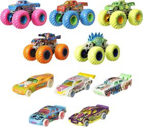 Hot Wheels Monster Trucks Glow-In-The-Dark Bundle - R Exclusive