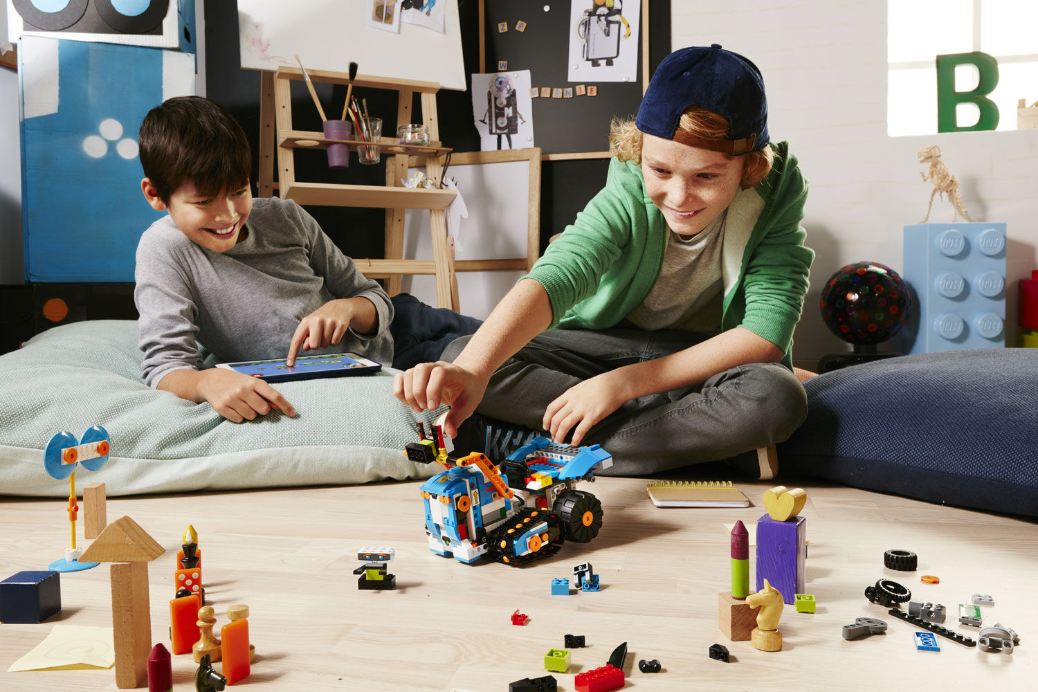 LEGO BOOST Creative Tool Box 17101 847 pieces