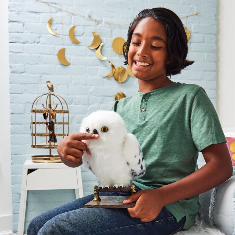 Wizarding World Harry Potter, Enchanting Hedwig Interactive Owl with Over 15 Sounds and Movements and Hogwarts Envelope