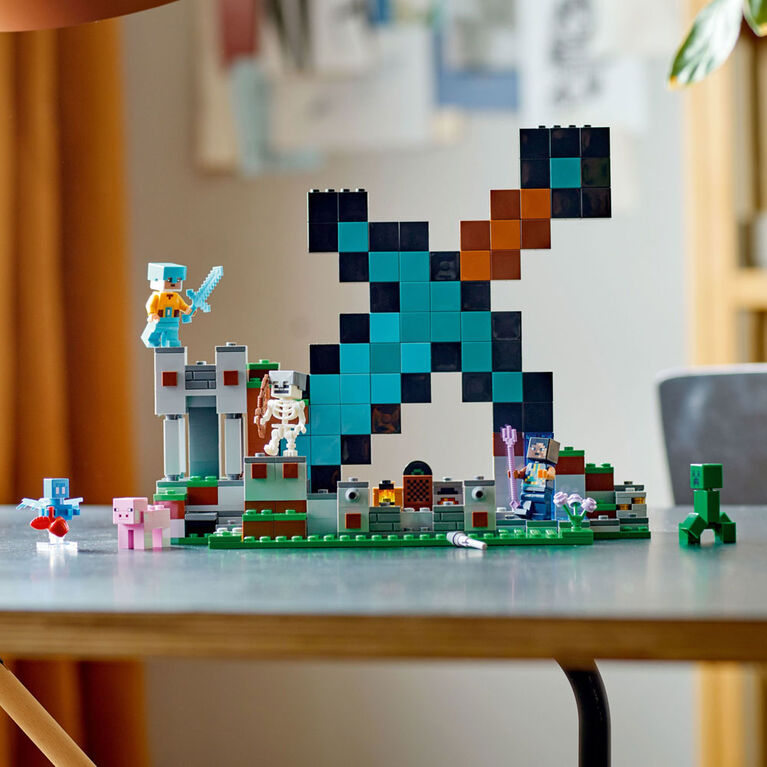 LEGO Minecraft L'avant-poste de l'épée 21244; Jeu de construction (427 pièces)