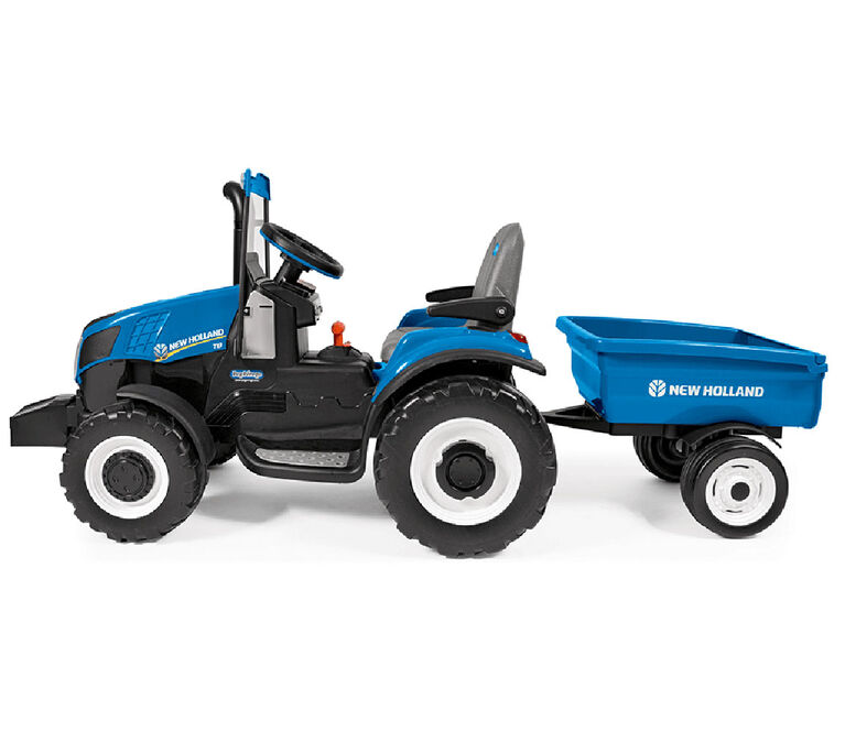 Peg-Perego New Holland T8 Tractor with Trailer.