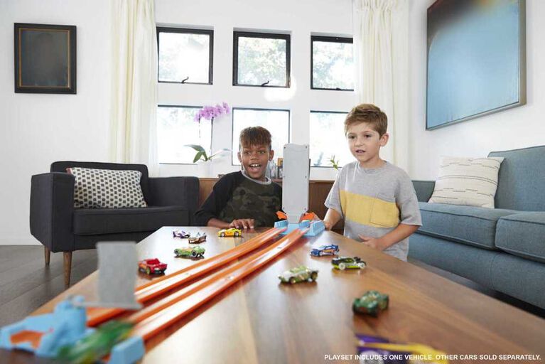 Hot Wheels Dragstrip Champion, Playset - English Edition