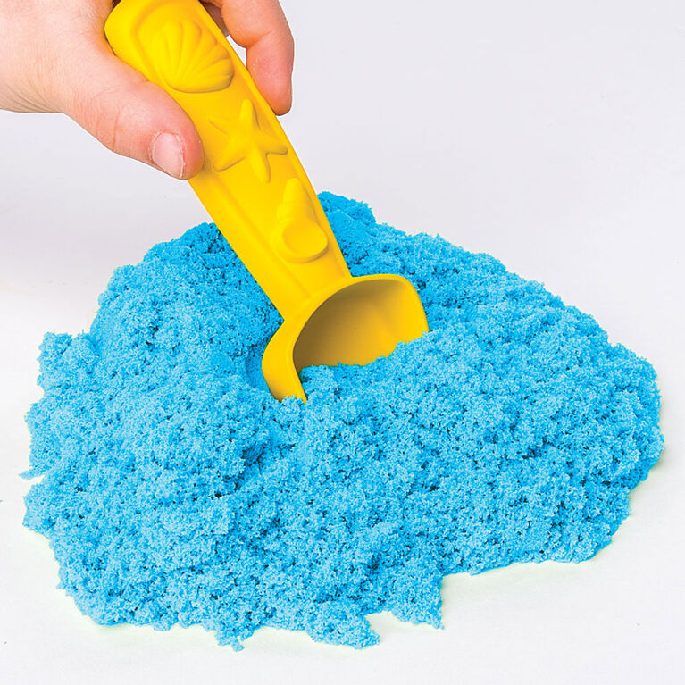 Kinetic Sand, coffret Bac à sable avec 454 g (1 lb) de sable Kinetic Sand bleu