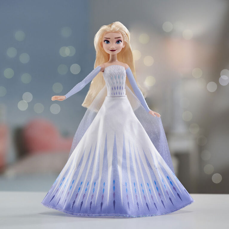 Disney La Reine des neiges 2, poupée mannequin Elsa et ses tenues magiques avec 2 tenues et 2 coiffures