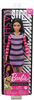 Poupée ​Barbie Fashionistas 147 avec cheveux bruns longs, vêtue d'une robe à rayures, de chaussures orange et d'un collier, jouet pour enfants de 3 à 8 ans