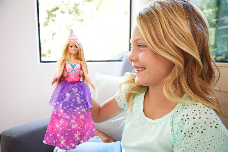 Barbie Royale Dreamtopia 2-en-1, Poupée transformable en Sirène (Blonde, 30 cm) avec 3 Tenues et Accessoires