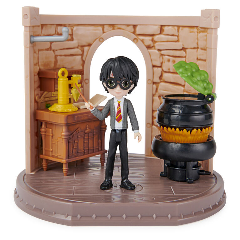 Wizarding World, Magical Minis, Potions Classroom avec figurine Harry Potter exclusive et accessoires