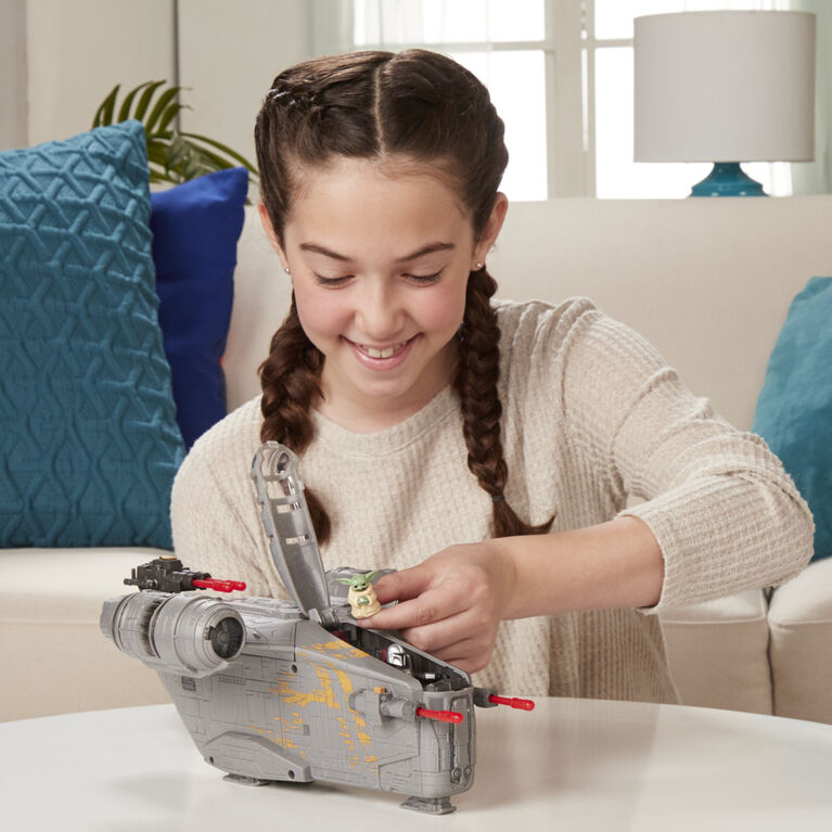 Star Wars Mission Fleet The Mandalorian The Child Razor Crest Outer Rim Run Deluxe Vehicle